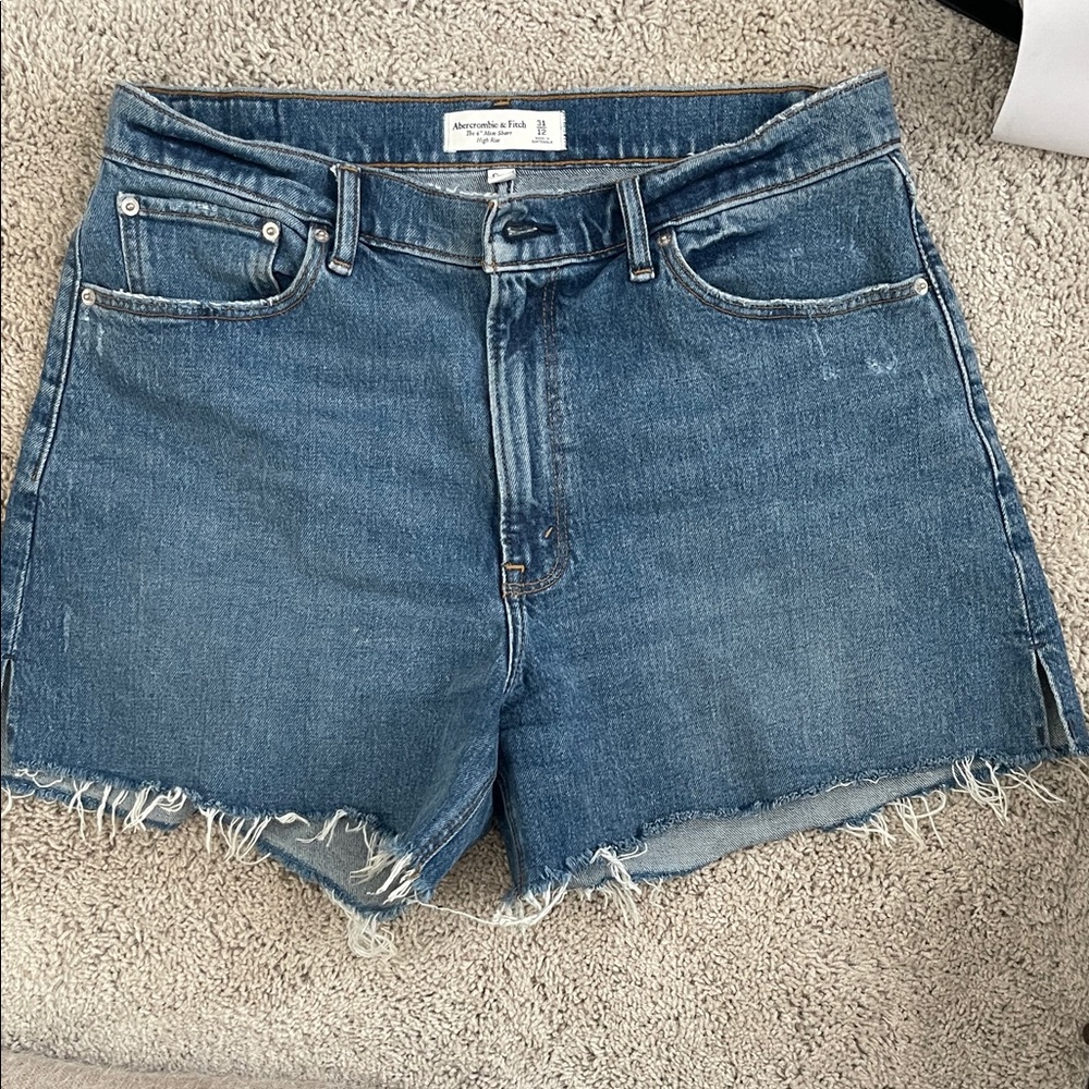 Abercrombie and Fitch 4 inch Mom short, high rise